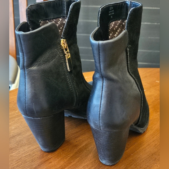 Tahari Glenn Black Leather & Suede Ankle Booties Women's Size 7 gold zipper - Picture 3 of 8